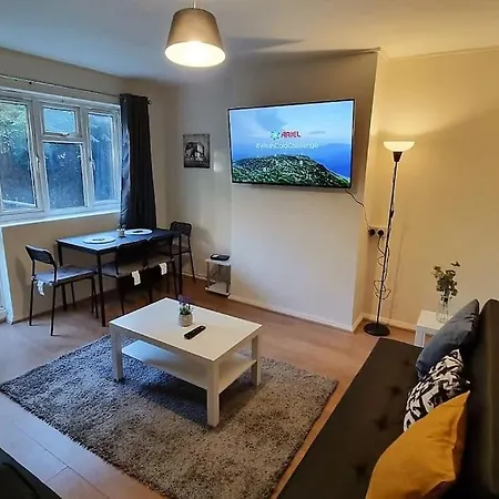 2 Bedroom Apartment In Kennington Лондон Экстерьер фото