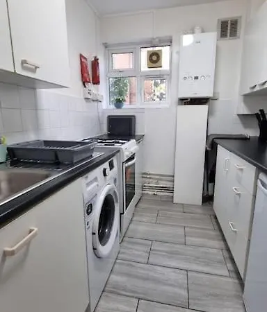 2 Bedroom Apartment In Kennington Лондон Экстерьер фото