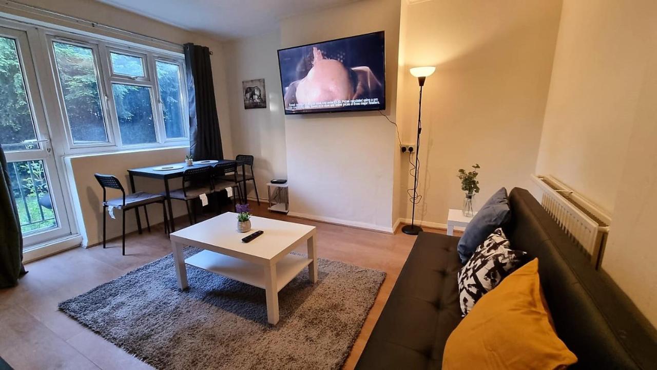 2 Bedroom In Kennington * Londra